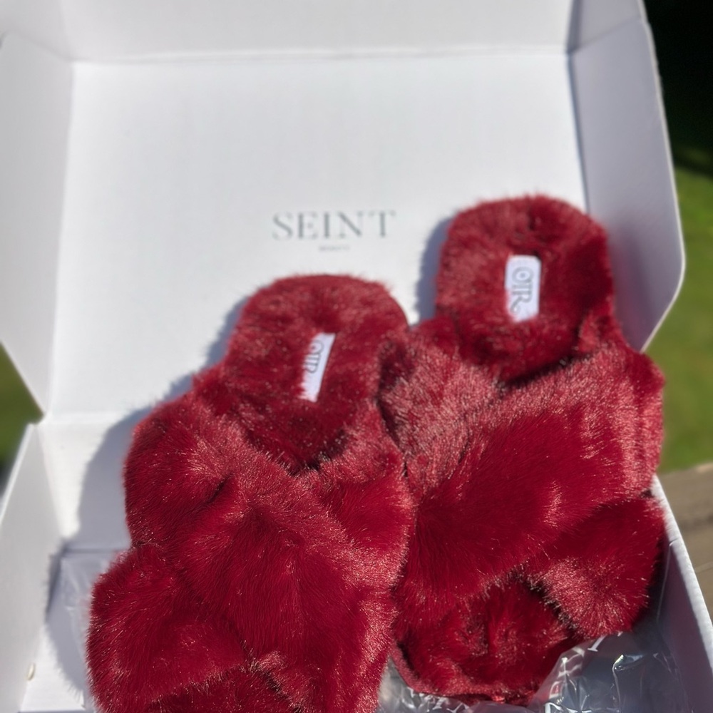 Seint Red Faux Fur Slippers